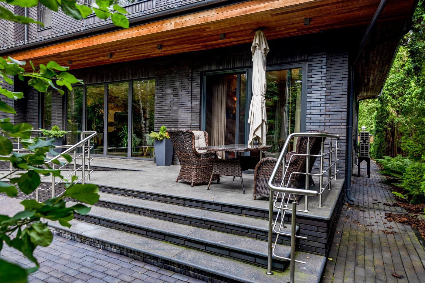 Дома с помещением для персонала