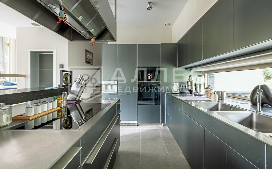 Дома со второй рабочей кухней