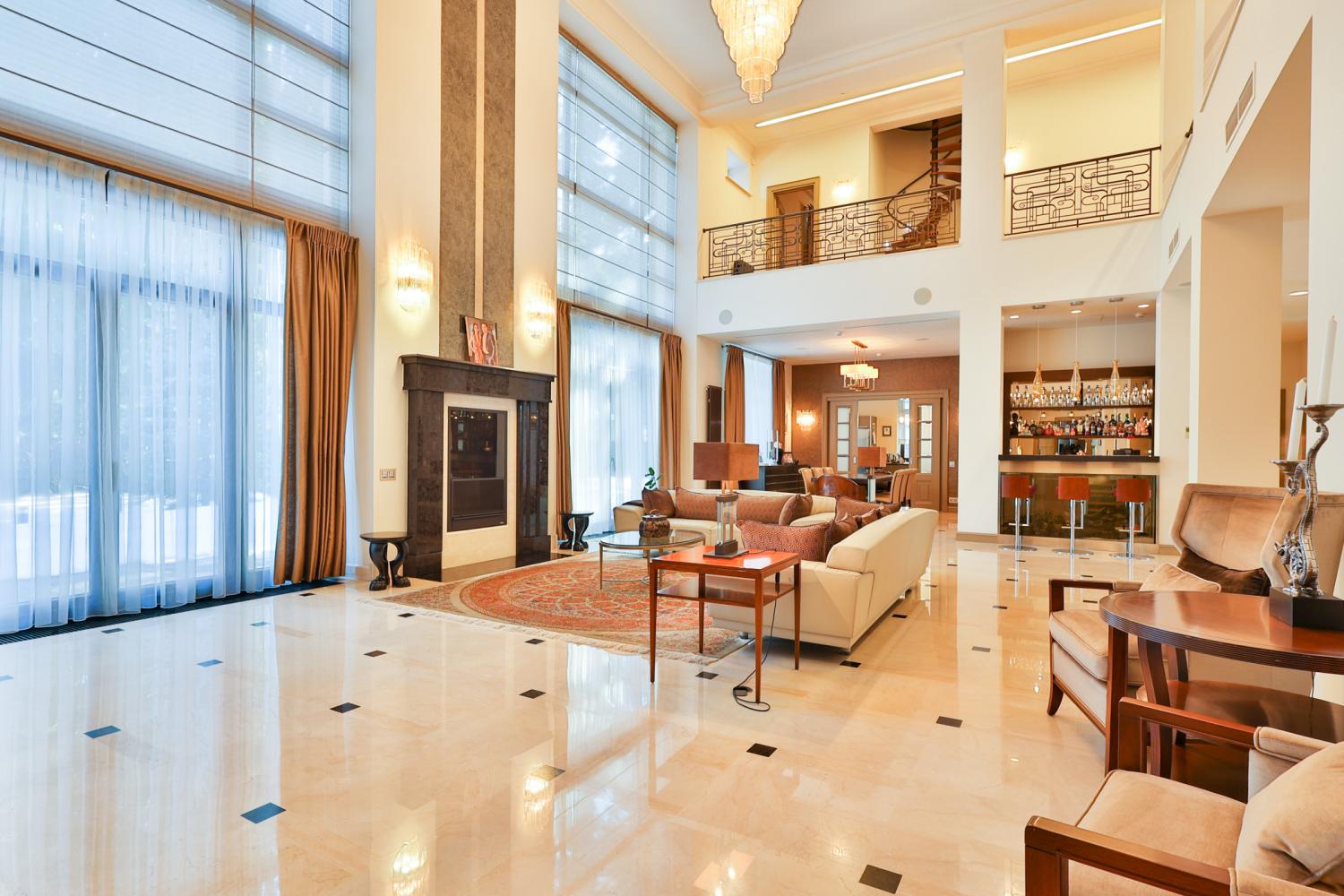 Дома со вторым светом